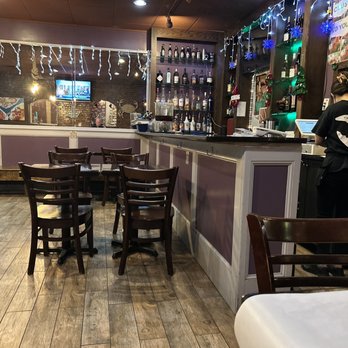 Shaking Crab - Newton - Inside view - Cajun/Creole Near Me - Newton, Massachusetts Shaking Crab - Newton - Inside view - Cajun/Creole Near Me - Newton, Massachusetts
