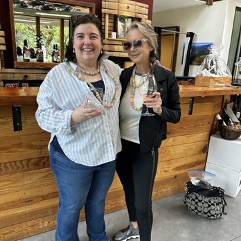 Phelps Creek Vineyards - Wine Tasting Room Near Me - Hood River, Oregon