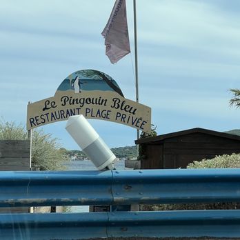 Le Pingouin Bleu - Photo from the road. Don't miss it! - Burgers Near Me - Grimaud, 83