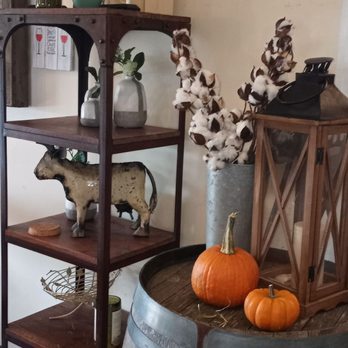 Bluemont Vineyard - Rustic decor - Venues & Event Spaces Near Me - Bluemont, Virginia