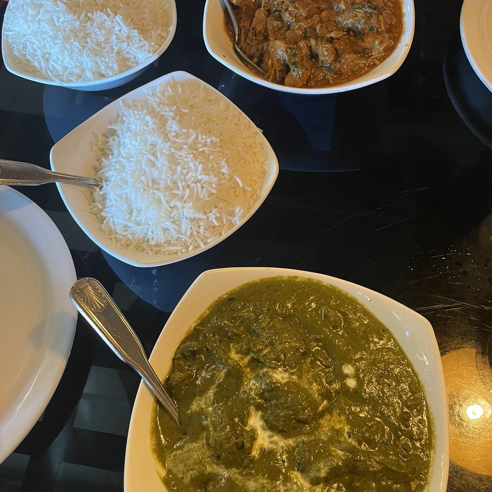 Curry Connect - Chicken saag (green) & Chicken Chettinad (red) - Indian Near Me - Sandy, Utah Curry Connect - Chicken saag (green) & Chicken Chettinad (red) - Indian Near Me - Sandy, Utah
