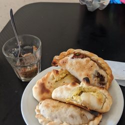 La Tacita - Empanadas with salsa