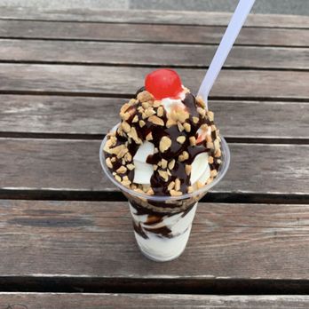 Chez Loulou - Peanut sundae! - Ice Cream & Frozen Yogurt Near Me - Brossard, Quebec Chez Loulou - Peanut sundae! - Ice Cream & Frozen Yogurt Near Me - Brossard, Quebec