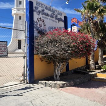 Casa del Capitán - Entrance at the top of the hill - Mexican Near Me - Puerto Peñasco, SON