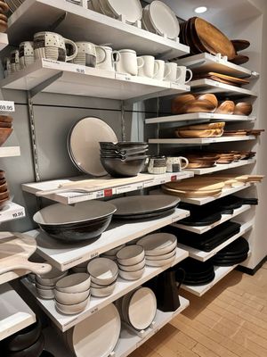 Crate & Barrel by null
