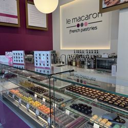 Le Macaron French Pastries