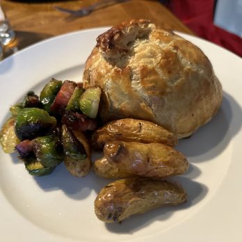 Très Bien - Beef Wellington - Caterers Near Me