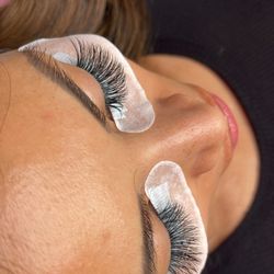The Beauty Standard - Volume lashes