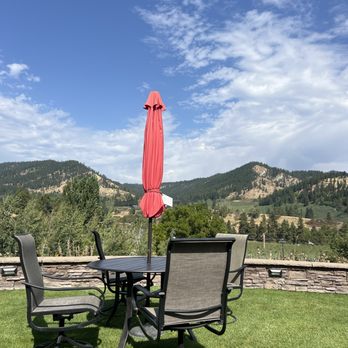 Silvara Cellars - Wine Tasting Room Near Me - Leavenworth, Washington