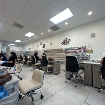 Vida Nail Spa - Nail Salons Near Me - Oakley, California