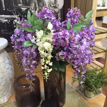 Root Candles At West Liberty - Beautiful Lilac Botanical Arrangement for Spring - Candle Stores Near Me - Medina, Ohio