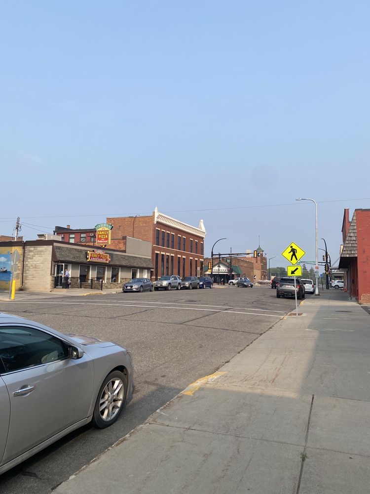 Larry's Family Pizza Logo