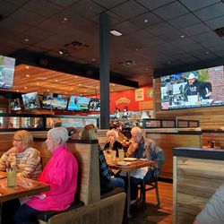 Miller's Ale House - Screens galore!
