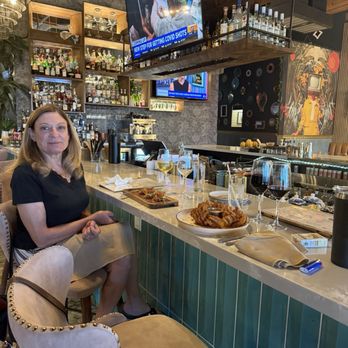 Dodo Bird Kitchen and Cocktails - Blooming onion, crunchy tuna roll & wine!! - Cocktail Bars Near Me - Scottsdale, Arizona