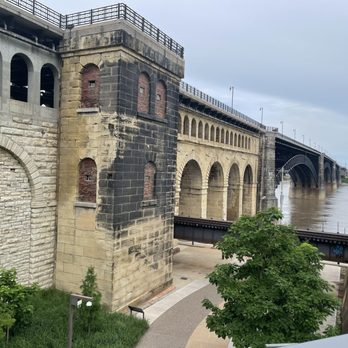 Laclede's Landing - Eads Bridge, built 1867 to 1874. - Music Venues Near Me - Saint Louis, Missouri