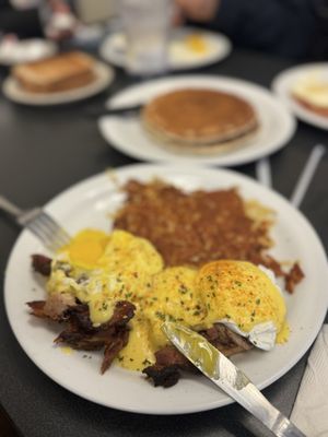 Shakers American Café by null