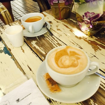 Brunch & Cake - Almond milk latte and double espresso - Breakfast & Brunch Near Me - Barcelona, B