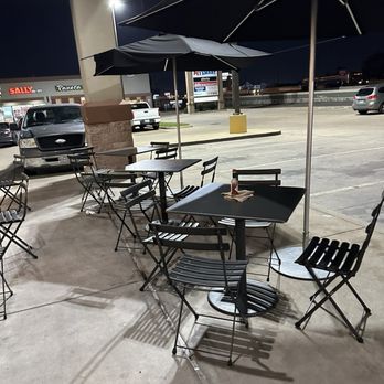 Chipotle Mexican Grill - Outside seating - Mexican Near Me - Houston, Texas Chipotle Mexican Grill - Outside seating - Mexican Near Me - Houston, Texas