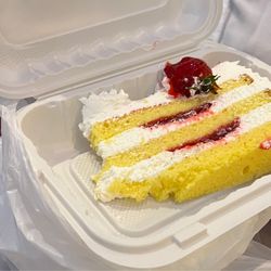 Blue Dolphin Seafood Bar & Grill - Strawberry Shortcake