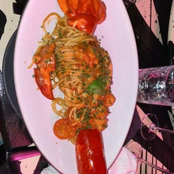 Giselle Miami - Lobster Maine fra diavolo - Mediterranean Near Me - Miami, Florida Giselle Miami - Lobster Maine fra diavolo - Mediterranean Near Me - Miami, Florida