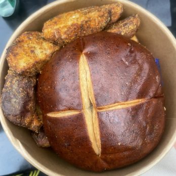 Gingerbeet - Crab cake sandwich with potato wedges - Caterers Near Me - Washington, DC, District of Columbia Gingerbeet - Crab cake sandwich with potato wedges - Caterers Near Me - Washington, DC, District of Columbia