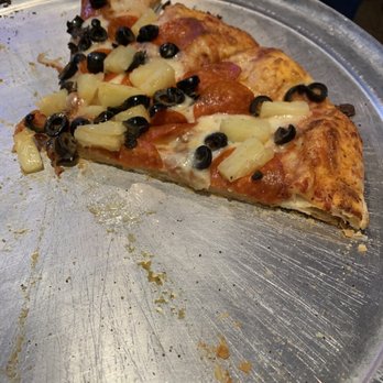 Pizza Pit - Pepperoni, pineapple and olive - Pizza Near Me - Fresno, California Pizza Pit - Pepperoni, pineapple and olive - Pizza Near Me - Fresno, California
