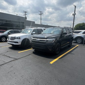 Roy O'Brien Ford - Trading in the old 2015 navigator for a new 2024 expedition - Car Dealers Near Me - Saint Clair Shores, Michigan