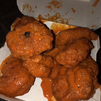 Buffalo Wild Wings - I ordered this tonight around 10:30pm and when I get home I open the box to see a big fly on one of the chickens! - Chicken Wings Near Me - Boynton Beach, Florida Buffalo Wild Wings - I ordered this tonight around 10:30pm and when I get home I open the box to see a big fly on one of the chickens! - Chicken Wings Near Me - Boynton Beach, Florida
