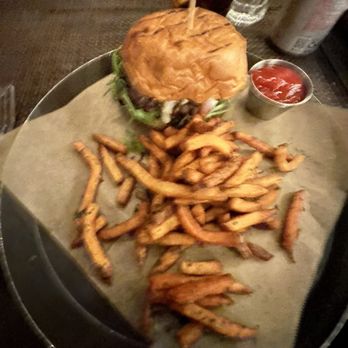 Running Goose - Gringo Burger - Gastropubs Near Me - Los Angeles, California Running Goose - Gringo Burger - Gastropubs Near Me - Los Angeles, California