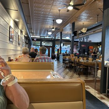 Hops & Hogs  - Restaurant layout - Barbeque Near Me - Lincoln, California