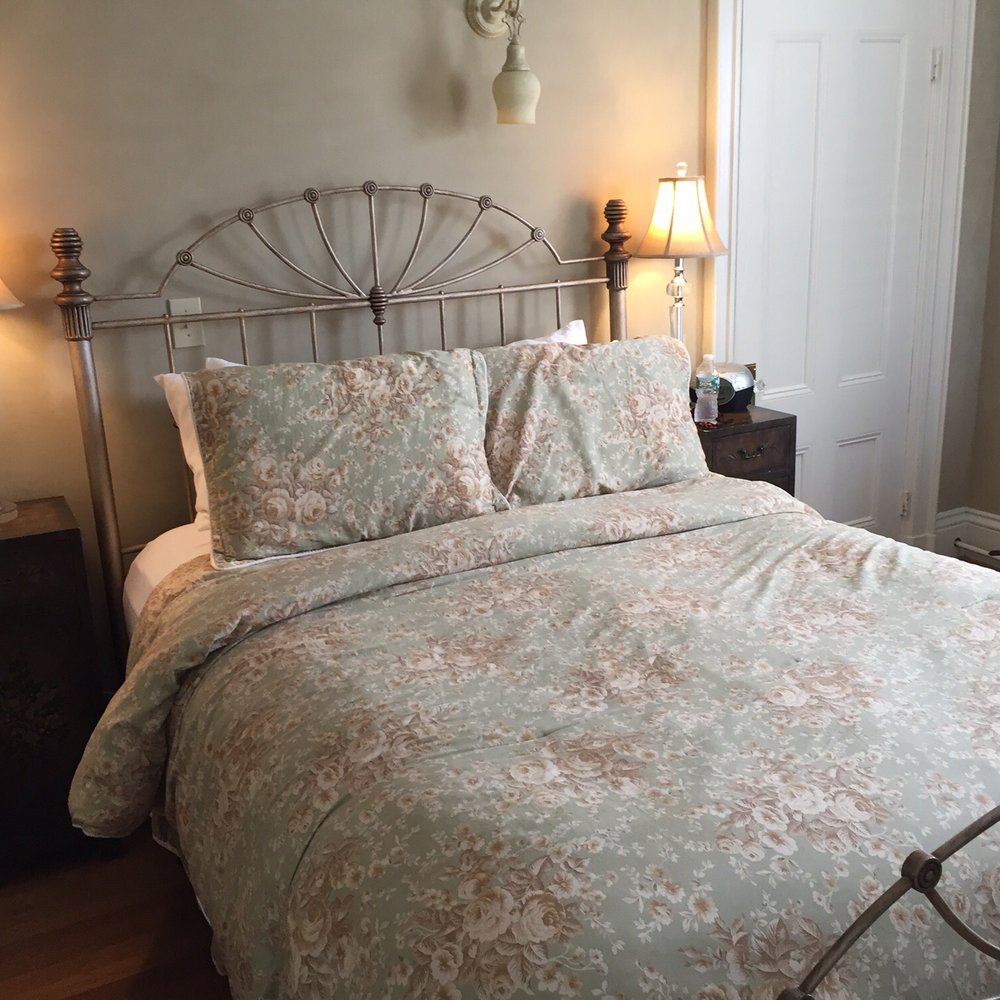 Morrill Mansion - Marston room- beautiful, perfect size, old B&B feel and very comfy bed! - Bed & Breakfast Near Me - Portland, Maine Morrill Mansion - Marston room- beautiful, perfect size, old B&B feel and very comfy bed! - Bed & Breakfast Near Me - Portland, Maine