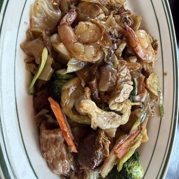 Celadon Thai Restaurant - Pad See Ew - Thai Near Me - Latham, New York