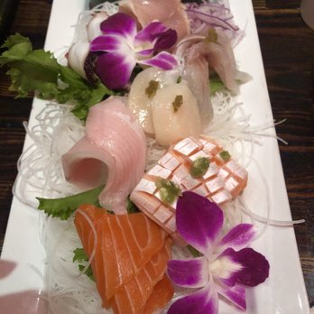 Sushi Dan - Sashimi queen - Sushi Bars Near Me - Studio City, California
