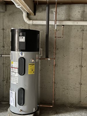 Hallee Plumbing Logo