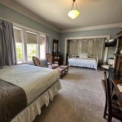 Beaconsfield Inn