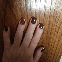 Free hand autumnal nail art by Tiffany.
