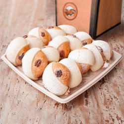 La Monarca Bakery & Cafe - ROSCA CONCHAS WITH CARAFE COMBO. Delivery & same day pick up at ordermonarca.com