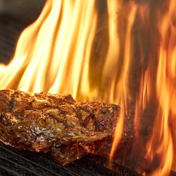 Restaurant Steaktrain - Steak on fire