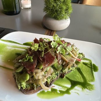 Faubourg Montclair - Ramp & fava bean tartine - French Near Me - Montclair, New Jersey