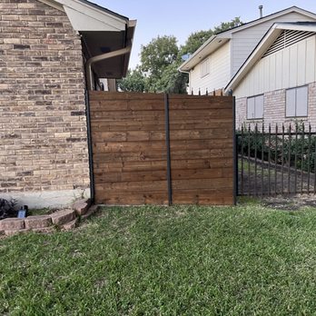 Accessory fence and deck - Privacy fence - Fences & Gates Near Me