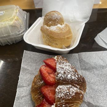 Hamadaya Bakery - Strawberry Cream Croissant & Cream Puff - Bakeries Near Me - Irvine, California