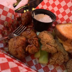 St Bernard Pub - Barbecue and Parmesan wings