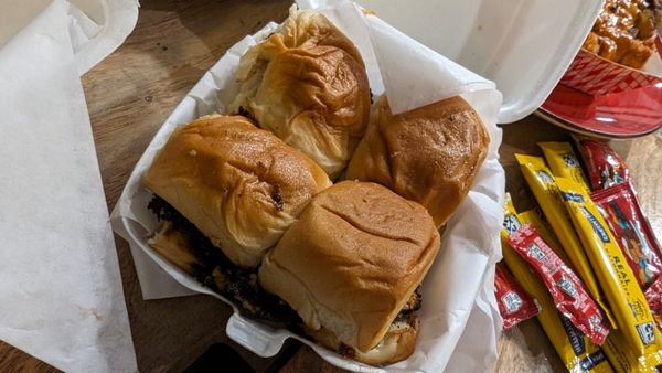 GUSTOS burger bar + more by null