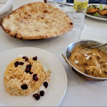 Maza Grill - Naan bread, curry and rice with olives - Halal Near Me - Kent, Washington Maza Grill - Naan bread, curry and rice with olives - Halal Near Me - Kent, Washington