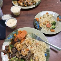 Osaka Grill - Steak & Shrimp plate  Salmón mushroom & carrots plate