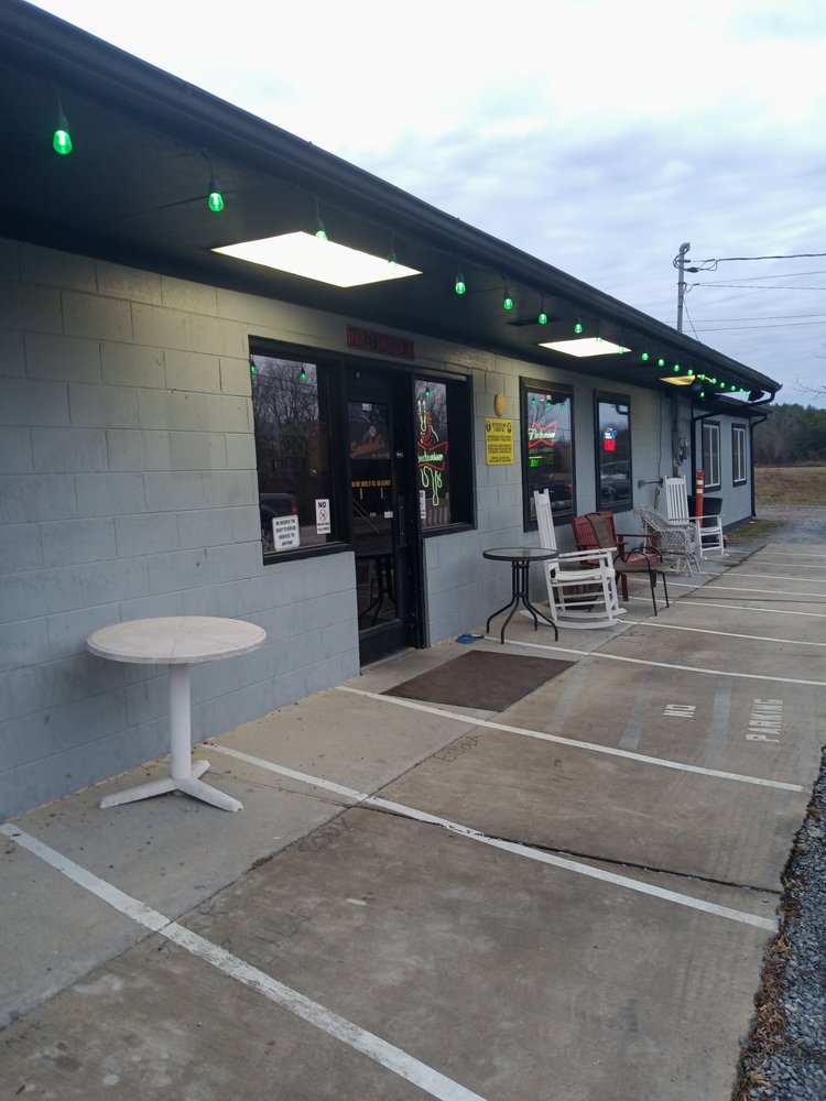 SCREWBALL’S BAR & GRILL Updated September 2024 3024 Newport Hwy, Sevierville, Tennessee