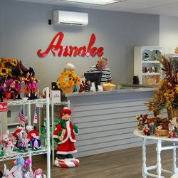 Annalee Dolls - Annalee's new Gift Shop checkout area