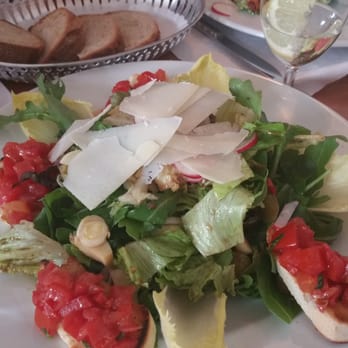 Pizzeria Sternen - Bruschetta mit Parmesan Streifen - Swiss Food Near Me - Solothurn, SO Pizzeria Sternen - Bruschetta mit Parmesan Streifen - Swiss Food Near Me - Solothurn, SO