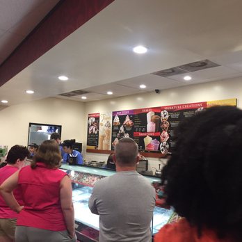 Cold Stone Creamery - Long line on the ice cream day. - Ice Cream & Frozen Yogurt Near Me - Tampa, Florida Cold Stone Creamery - Long line on the ice cream day. - Ice Cream & Frozen Yogurt Near Me - Tampa, Florida