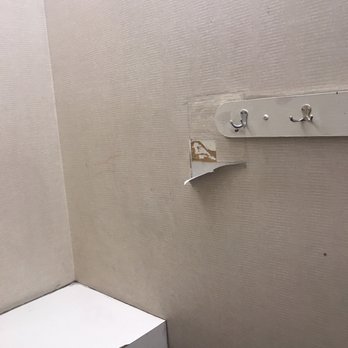JCPenney - Wall paper peeling in the fitting room - Department Stores Near Me - El Paso, Texas